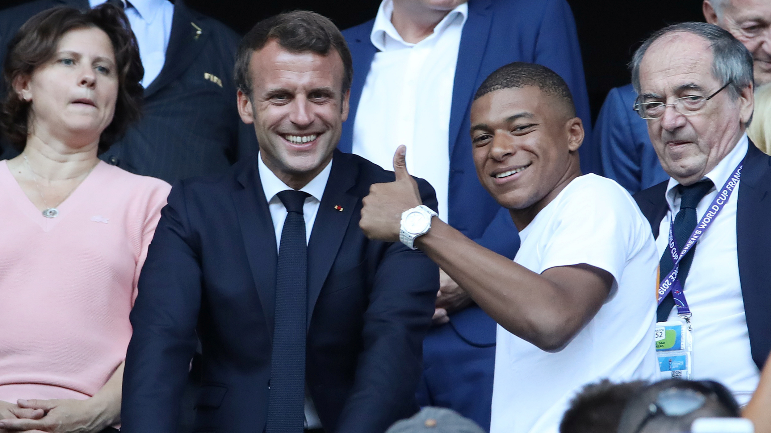 Voici comment Macron a convaincu Kylian Mbappé à prolonger au PSG
